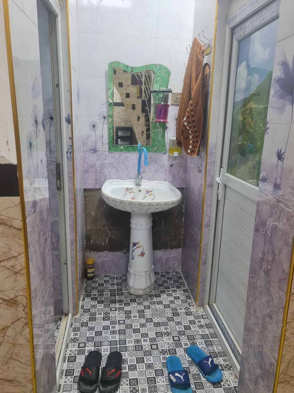 بيت للبيع زراعي سند ٢٥ طابو عثماني أسود مشمول بالتطويب علوة الفحل 
المساحة ٢١٤ متر
الواجهة ١٨ متر والنزال ١٢ متر
البناء كونكريت طابوق السطح شتايكر
السعر٦٠مليون بي مجال
غرفتين واستقبال كبيرة ومطبخ كبير وتواليت عدد ٣
رقم الموبايل ***********
***********
