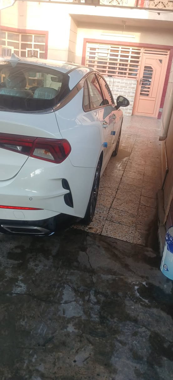 السلام عليكم سياره K5خليج موديل 23 مكفوله كفاله عامه فول ماعدا بنوراما محرك 2000 دوش  ماشيه 40 الف حقيقي بسمي سعر 215 وبيها مجال لطيبين مكان بغداد الغزاليه رقم هاتف ***********
