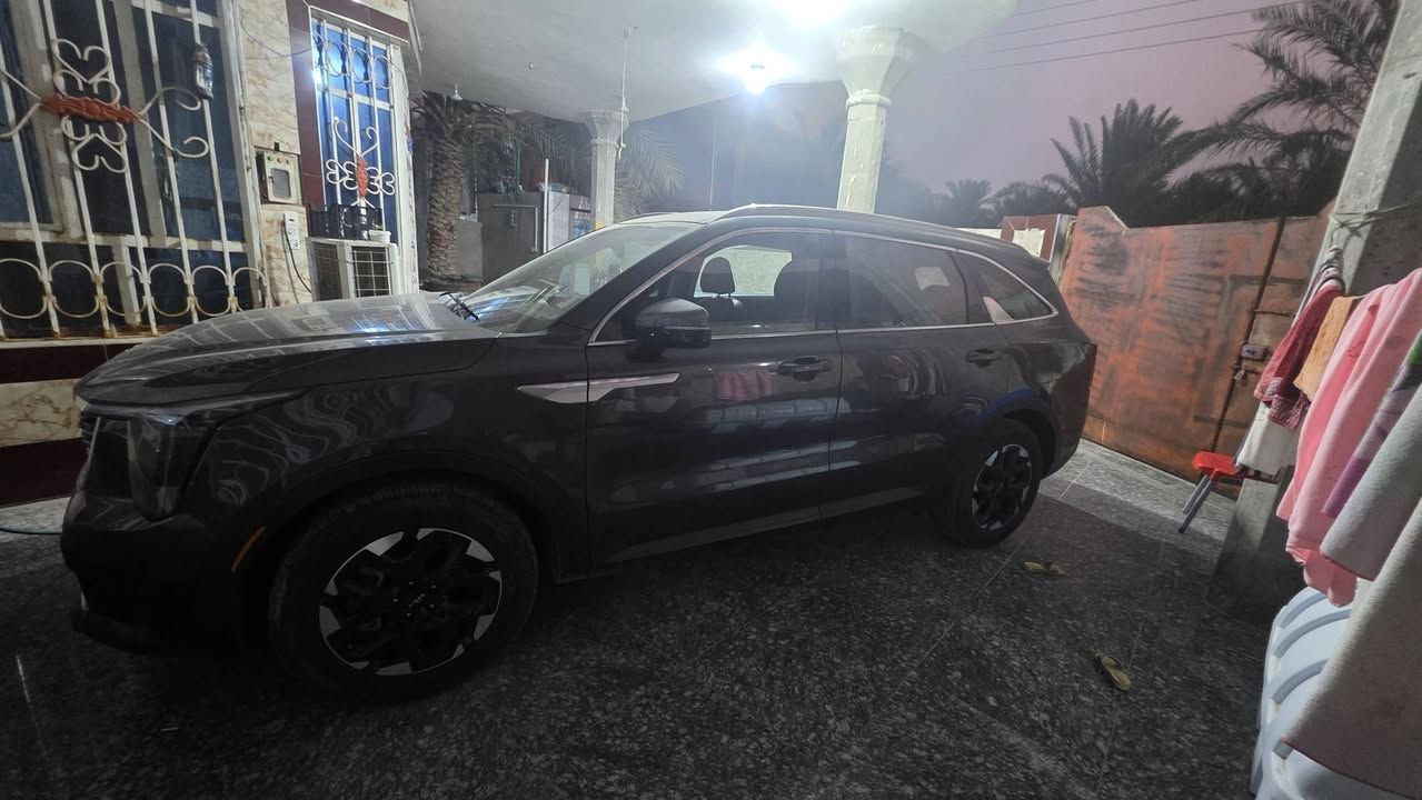 🚘 للبيع كيا سورينتو 2024 وارد أمريكا – فئة S (فول مواصفات)
📅 الموديل: 2024
🇺🇸 الوارد: أمريكي
📄 التقرير: مياه أمطار 
⚙️ الحالة: زيرو – استعمال خفيف جداً
📊 الممشى: 3,000 ميل فقط
🎨 اللون: نفطي
🪑 الدواخل: جلد أسود
👨‍👩‍👧‍👦 عدد الركاب: 7 ركاب
🔧 المواصفات:
مكينة 4 سلندر 2500cc تنفس طبيعي
قير أوتوماتيك
بانوراما
رادارات عدد 4
حساسات أمامية وخلفية
نظام النقطة العمياء
كاميرا 360 (دوّارة)
سايد بريك دگمة
رقم بصرة انگليزي
السيارة باسمي مكاني بصرة قضاء المدينة 
المداور بأي يوم تحب
💰 السعر: 258 ورقة 
🔥 سعر كلش مناسب وجاد
📞 للتواصل:***********
