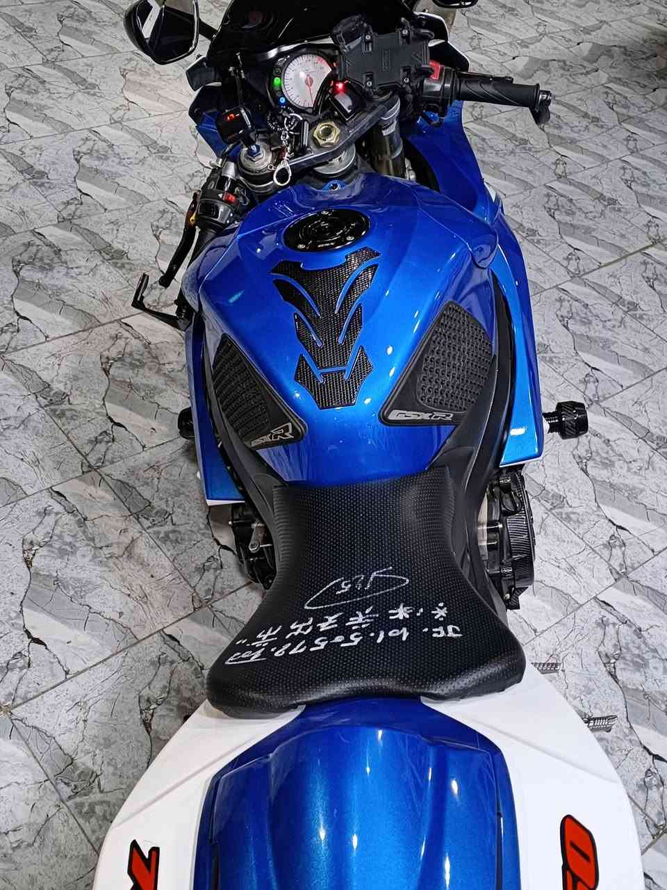 هلاوو شباب جكسر للبيع 2007 دراجه نضافه 95%
منفيس واوراقها كامله 
مبرمجه 3مودات 
تخم تاير ودامه كامله مناقصها برغي بيها اضافات هواي
سلايدرات اصليه 
قباقه مكينه كاربون 
جاملغ امامي كاربون 
قمبوره كشن 
صالنصه بروكس اصليه
مري كاربون ام الاشاره بلاديه 
لايت زنون
مكاني كوت مركز 
سعرها اخو البلاش 
***********
