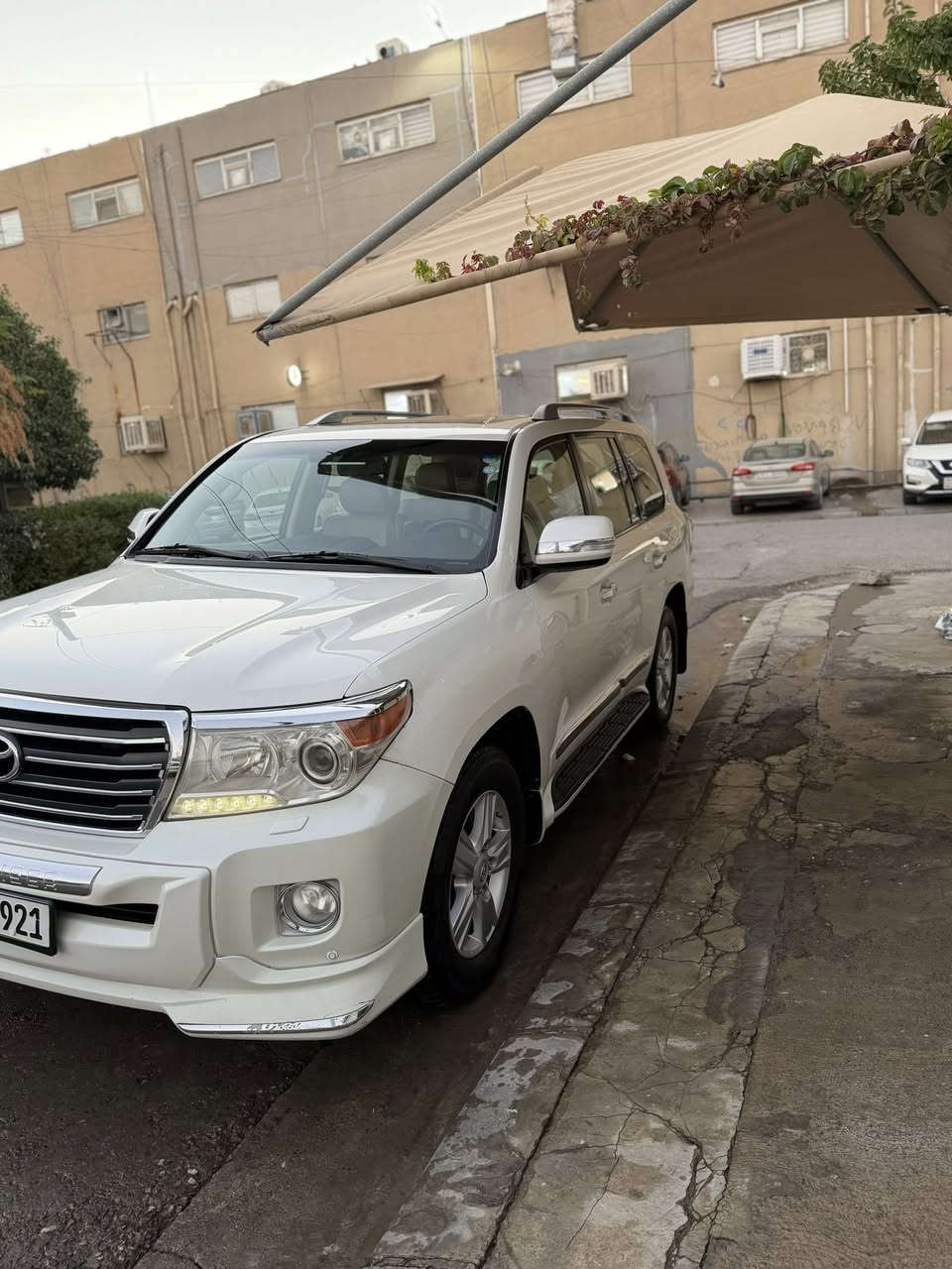 لاندكروز موديل 2013 
بريم اصل 
ماشيه 111الف حقيقي 
فول مواصفات 
حساس امامي خلفي 
مري شفط +قلاب 
تخم تاير جديد 
السياره مكفوله كفاله عامه 
رقم اربيل ب اسمي تحويل ثاني يوم 
سعر 370 
رقم ***********
مكاني بغداد الدوره
