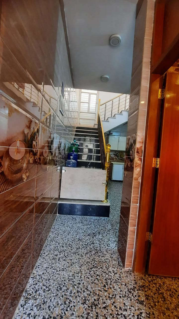 دار للبيع مساحته 100 طابق. نص كامل الضباط الثانيه الزراعي شارع 15
قريب شارع 30 البيت ابيعه استثمار بي مؤجر ايجاره 400 
للاستفسار اتصل على ***********
