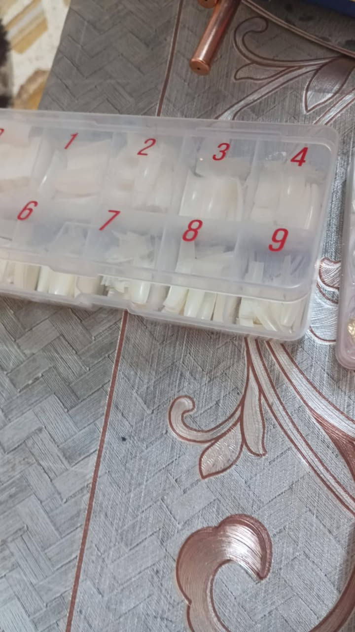 السلام عليكم اغراض اركلك كامله مع دزاينات مع ميز كامل سعر 200 بي مجال ***********.عنوان كركوك
