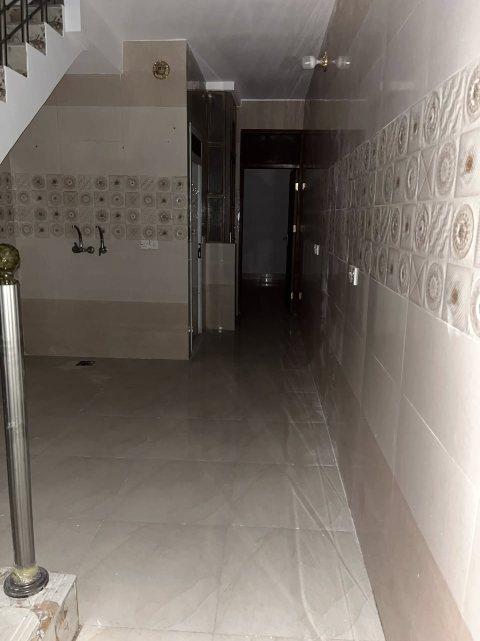 مشتمل للإيجار
مشتمل جديد غير مسكون للايجار 
٣ غرف نوم وصالة وخدمات 
صحيات فوك وجوا 
العنوان حي سومر قرب شارع المدارس
الايجار ٦٠٠ قفل
للاستفسار ***********
