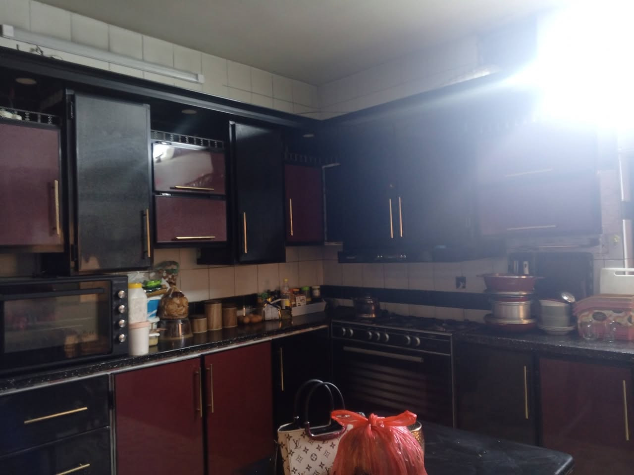 كاونتر تفصال السنك متر و70سم والكاونتر لأرضي قياس 2و70سم ومكان الطباخ 90سم الملحق قياس 3متر زاويه 
سعر الكاونتر مليون وربع لحد يكسر بالسعر الكاونتر مشتريته ب 3ملاين ونص فدوه اي ضرر مابيي غلافه موجود


**إذا كنت صاحب هذا الإعلان وتريد حذفه لأي سبب، رجاءا أرسل رسالة إلى الدعم الفني**