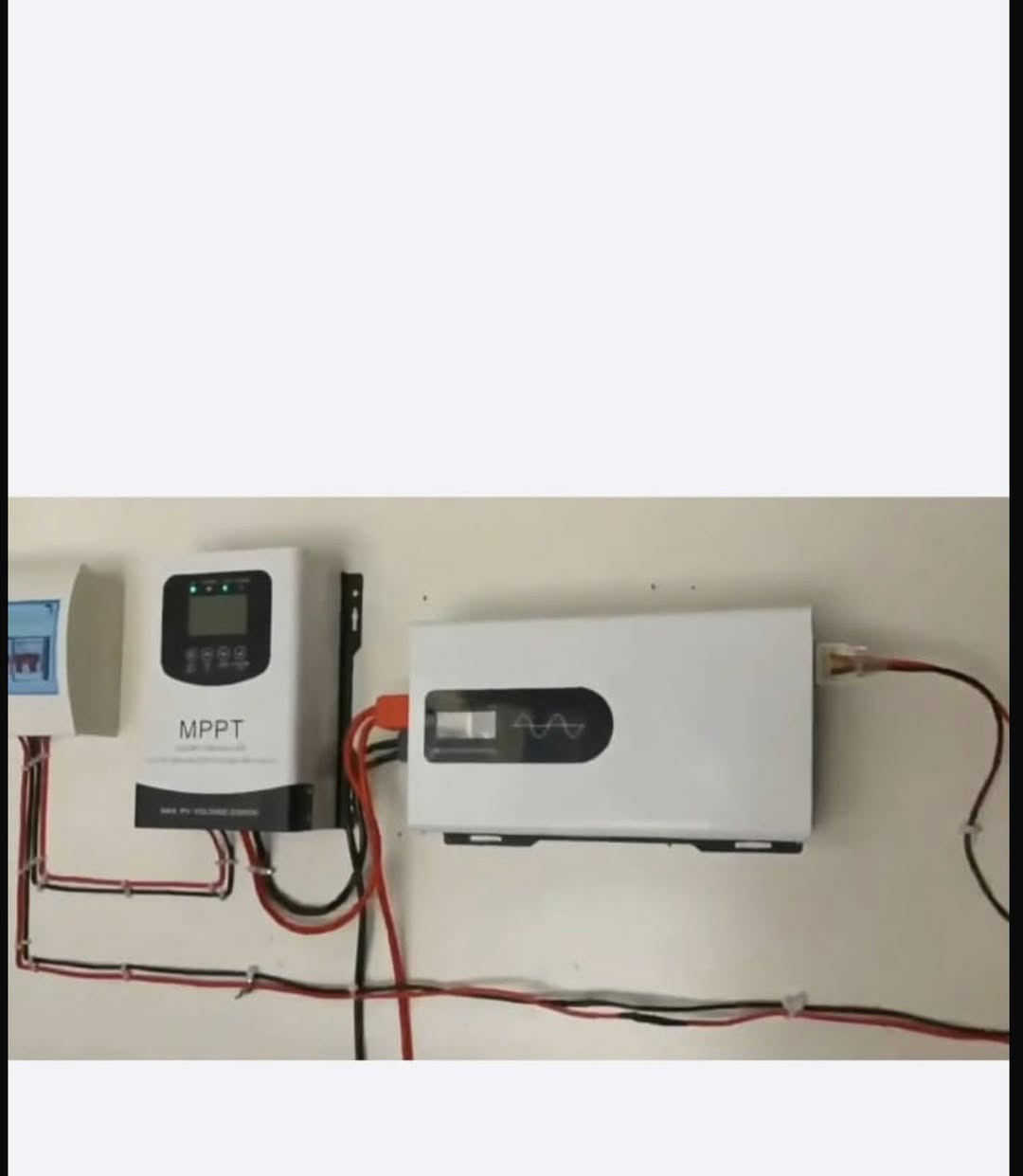 عاكس طاقة بموجة جيبية نقية (Pure Sine Wave Inverter).تتميز هذه العاكسات بقدرتها على تشغيل الأجهزة الإلكترونية الحساسة بكفاءة عالية، مشابهة لطاقة الشبكة الكهربائية.


**إذا كنت صاحب هذا الإعلان وتريد حذفه لأي سبب، رجاءا أرسل رسالة إلى الدعم الفني**