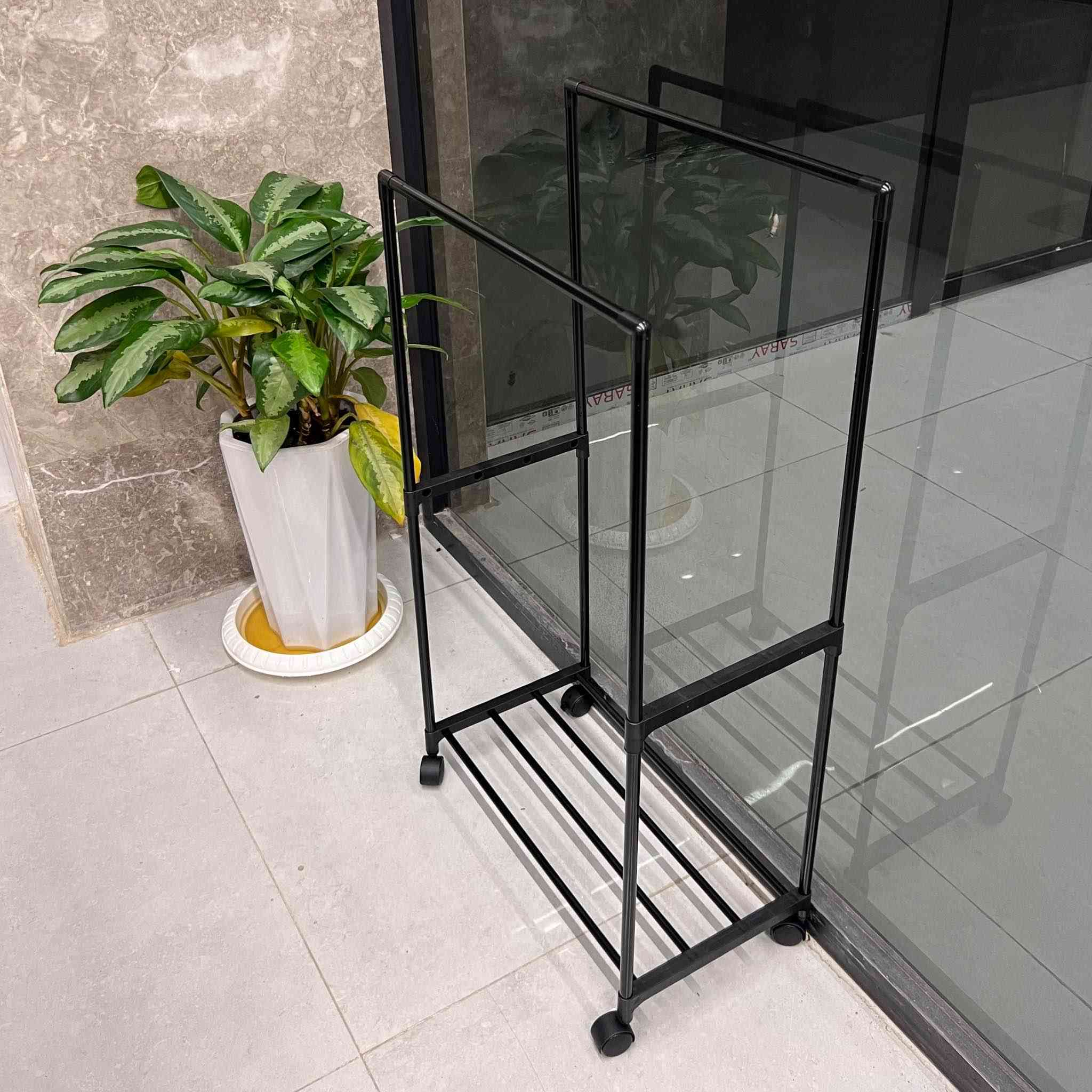 علاقة ملابس وأحذية متحركة مزدوجة بطبقتين – Shoe and Hat Storage Clothes Rack

الموديل: YH9918-1

• علاقة ملابس عملية بتصميم مزدوج مع رف سفلي لتخزين الأحذية والقبعات بطريقة مرتبة وأنيقة.

• تصميم بطبقتين لتعليق عدد أكبر من الملابس في مساحة واحدة.

• رف سفلي مكوّن من 4 أنابيب فولاذية لكل طبقة لتخزين الأحذية أو الأغراض.

• هيكل مصنوع من أنابيب فولاذية قوية (Bold Steel Pipe).

• عجلات سفلية بتصميم متحرك (Pulley Design) لسهولة النقل داخل المنزل.

• مناسبة لغرف النوم، المداخل أو غرف تبديل الملابس.

• الخامة: أنابيب فولاذية
• عدد الأنابيب في الرف السفلي: 4 أنابيب لكل طبقة
• مزودة بعجلات سفلية للحركة
•الابعاد: 103*55*29 سم

محتويات العلبة:
• هيكل علاقة الملابس
• رف سفلي مكوّن من أنابيب
• عجلات سفلية (Pulley Design)
• قطع التركيب الخاصة بالمنتج بغداد, العراق


**إذا كنت صاحب هذا الإعلان وتريد حذفه لأي سبب، رجاءا أرسل رسالة إلى الدعم الفني**