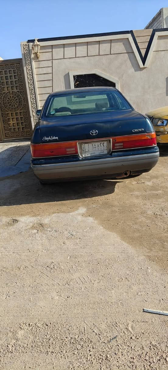 السلام عليكم بطه للبيع رقم مثنى سنويه 28 تنتهي تحويل بصره لان راعيها.يسكن البصرة. محرك يبخر كير جديد البدي للبيه ضربه.ولاصبغ.بس بيه جراد.السياره نقل فقط شغل عدل.السعر.26.قفل.حداه جديده.عنوان البصرة الشعيبه ت***********
