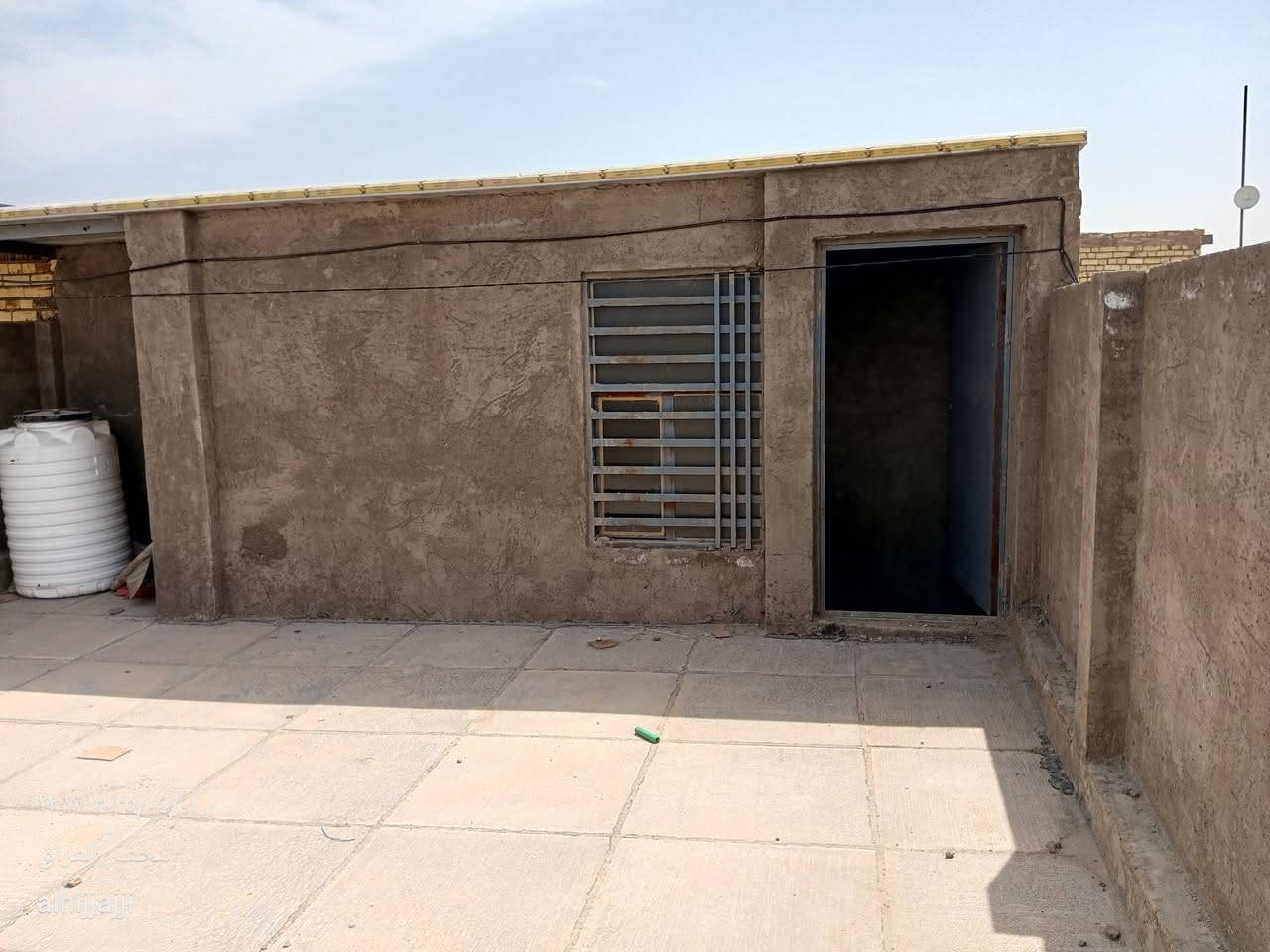 مشتمل ٥٠ متر زراعي للبيع 
٥٠ متر جزء من ركن + اسواق ٥٠ متر طابقين ركن ممكن بيع البيت بمفرده او الاسواق بمفرده او كلاهما معا 
مواصفات البيت بناءه درجة اولى صب الاساس و السقف و جاهز و مجهز كاع سيراميك و لبخ و بياض و سطح شتايكر و يحتوي على خزان و سخان و ماطور ماي وخط مولدة 
الموقع زراعي حي ميسان بعد سكلة الكرعاوي باتجاه شارع المطار بثلاث فروع وتنزل من شارع نهاية ميسان فقط ٣٠٠ متر .. موقع مايتيه و مميز ومرفق الموقع على الخريطة 
للجادين الاتصال على الرقم *********** اتصل وادلل و السعر مناسب
