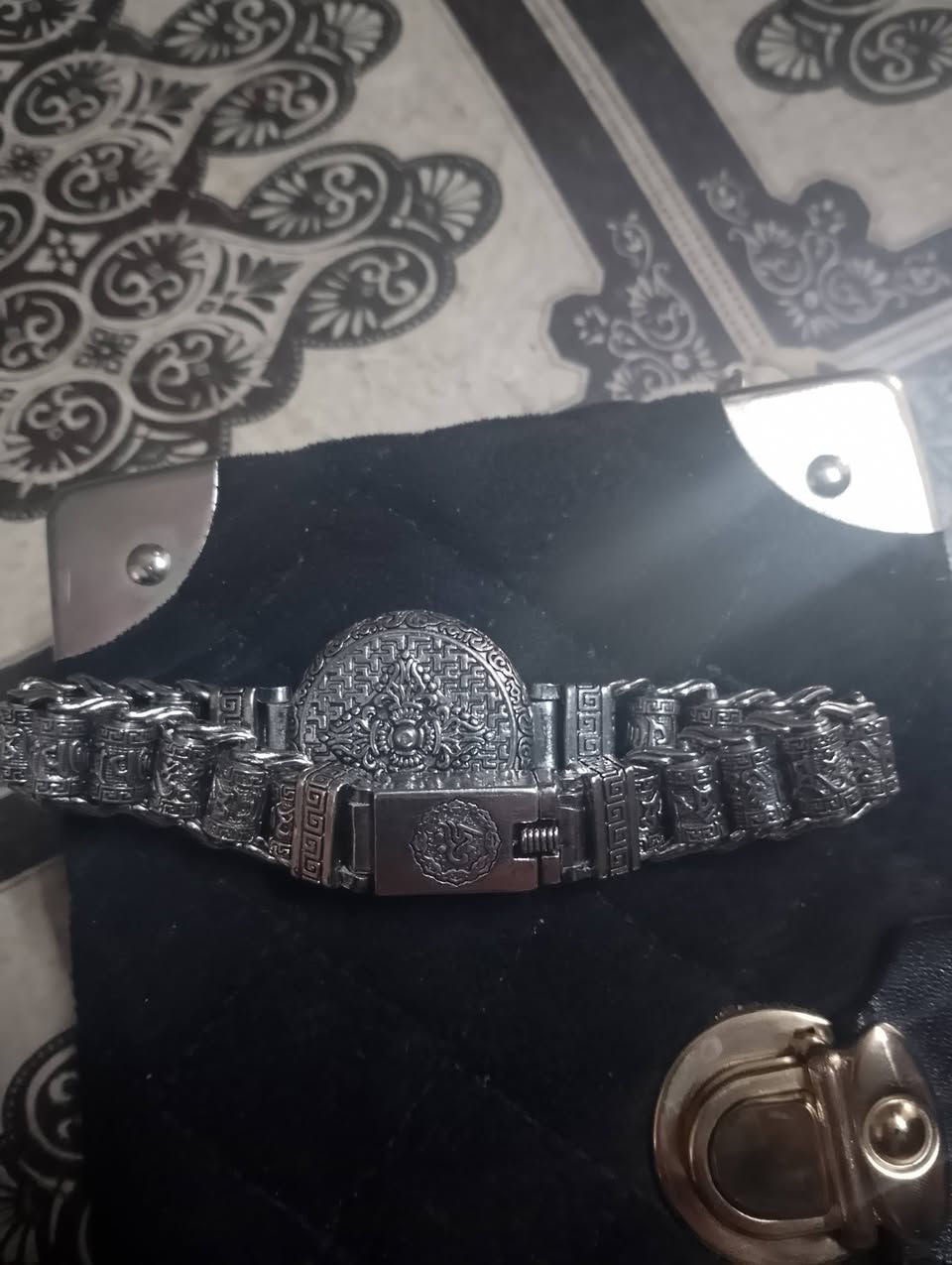 سوار مطلي بالفضه لبيع لونه مايتقير ابد شرط سوار تحفه السعر 20الف


**إذا كنت صاحب هذا الإعلان وتريد حذفه لأي سبب، رجاءا أرسل رسالة إلى الدعم الفني**