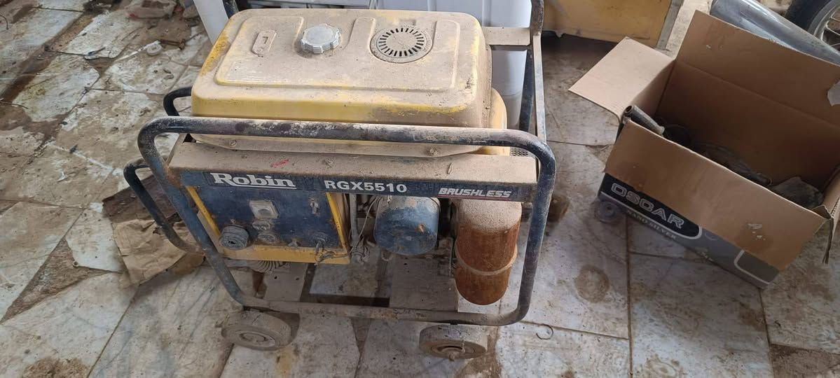 مولد بانزين روبن ياباني متروكه من زمان بلاديه فقط نار البلك ماكو محرك ملف جاهز 5kv الحله الشوملي يوجد توصيل السعر 200 ***********
