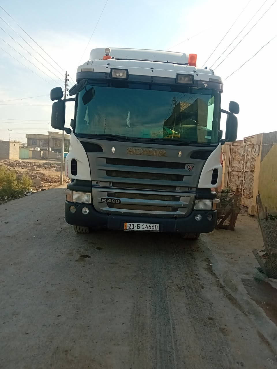 سكانيا 2009 محركها انجكشن 420كير عادي 3×3 900 رقم سليمانيه تحويل مباشر سياره تخم تاير خير من الله سعر 370 بيها مجال   الهاتف ***********
