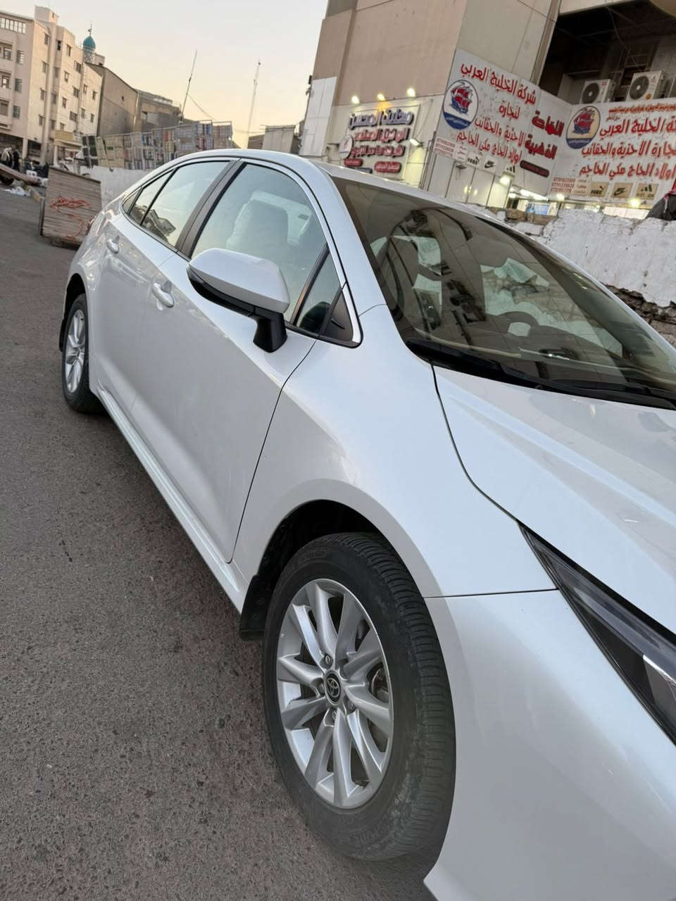 السلام عليكم كورلا خليجي للبيع 
موديل 2024   جيهان 
رقم اربيل باسمي هزه وبراد وسنويه جديده 
فول ما عده الفتحه 
ماشيه 40الف 
بيها قبق الجنطه مبدل بدون قطره دواخل 
ورصعه بل جاملغ الخلفي باقي السياره مكفوله كفاله عامه 
السعر 170وبي مجال 
***********
