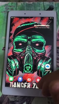 تابلت سامسونك • ذاكرة ٦٤ • شاشة اصلية