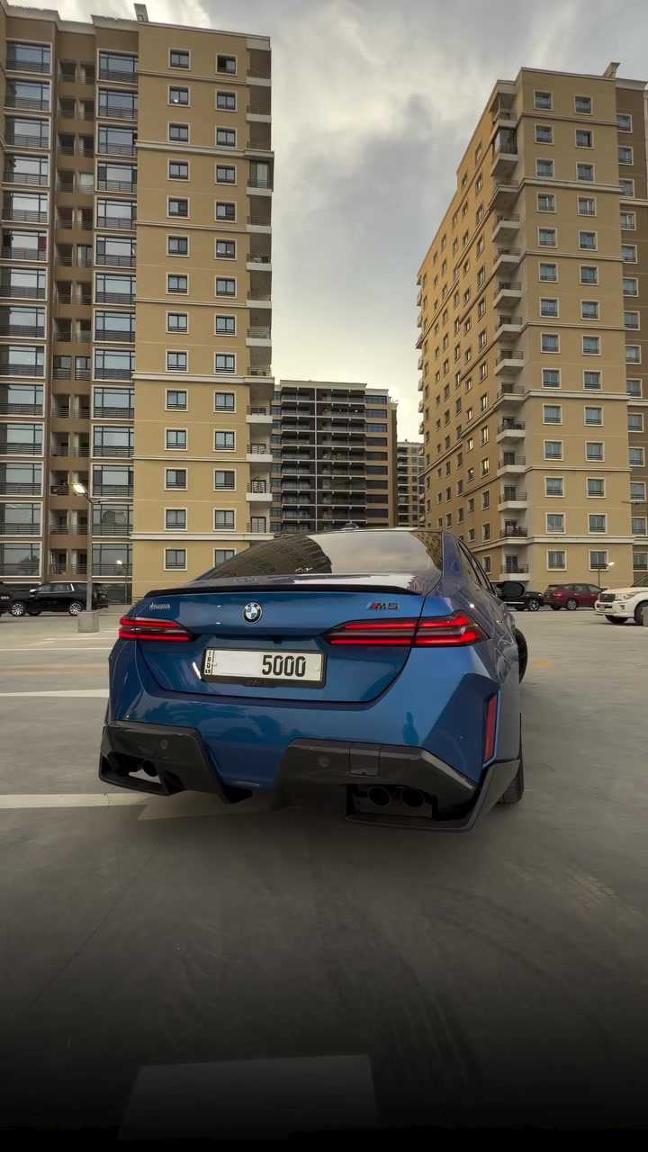 وحده لخ بما انهُ ما نشبع، بس هالمره غير 🔥

BMW M5 "G90" 
With M Performance Parts 

#BMW #M5 #G90 #Viral #CarReview 

ALI AQEEL AUTO | علي عقيل أوتو


**إذا كنت صاحب هذا الإعلان وتريد حذفه لأي سبب، رجاءا أرسل رسالة إلى الدعم الفني**
