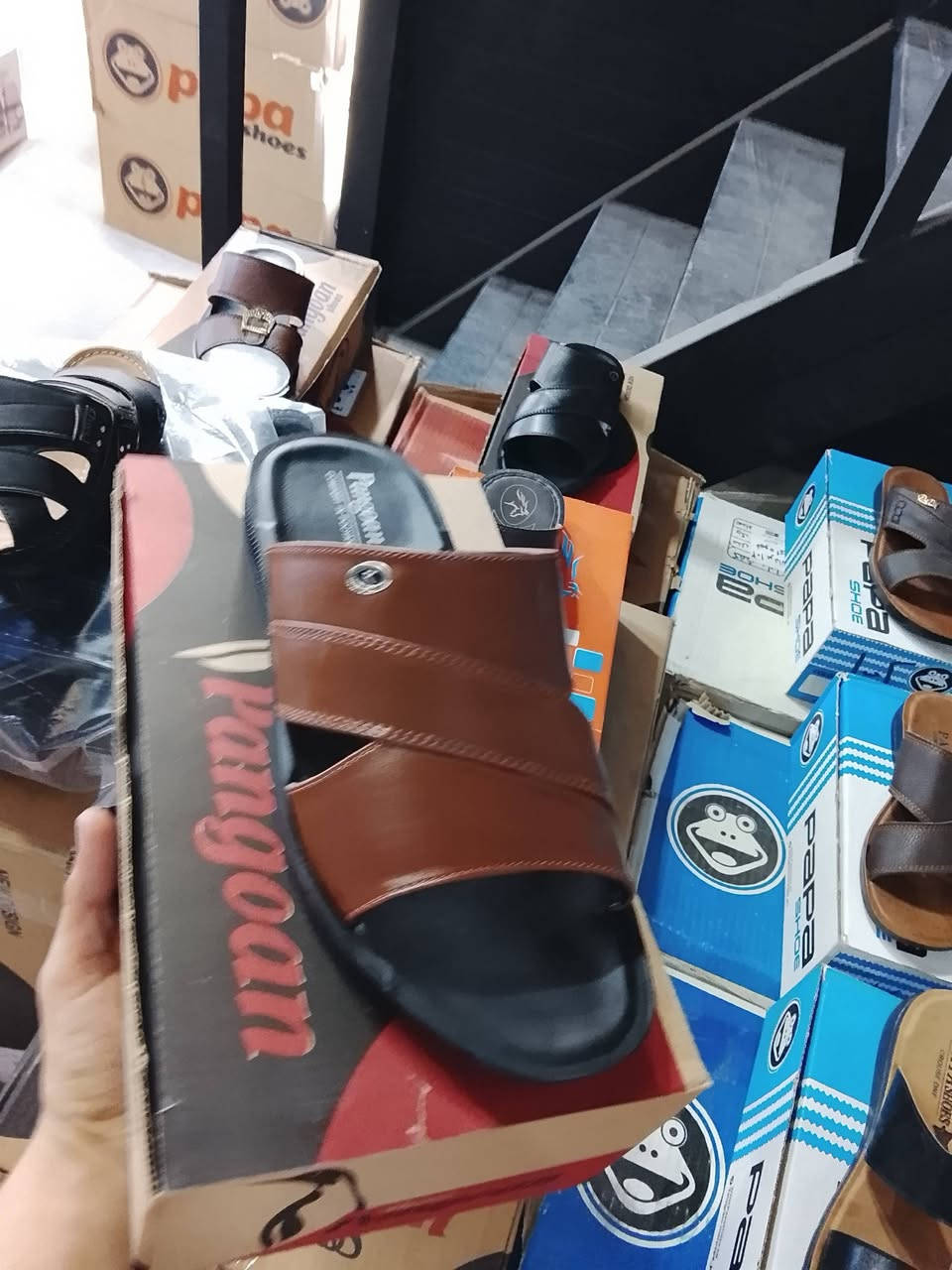 شحاطة رجالي القطعه ٣الف
الكارتون درزن ٣٦الف راسلني وتساب ***********
