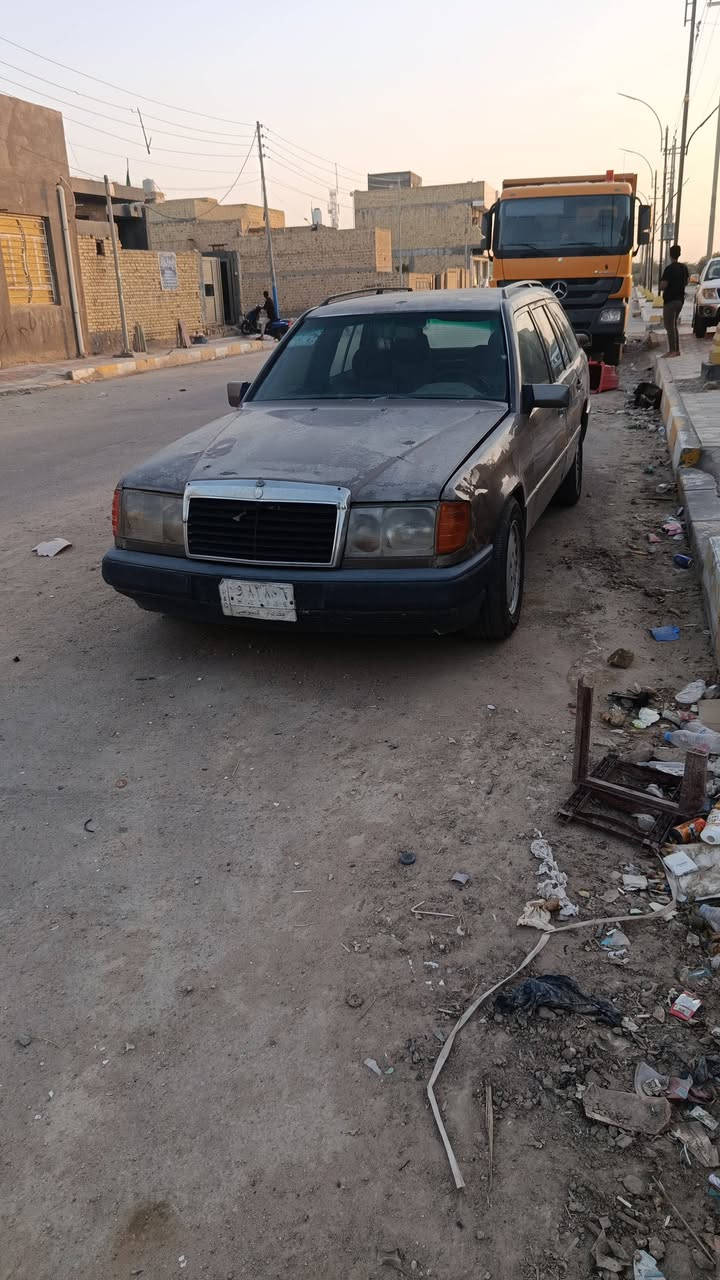سلام عليكم سياره مرسيدس دب ستيشن رقم بغداد تبريد شقال قواعد سليمه  مكينه ٢٥٠٠ ..مكانه ناصريه ومالكه ناصريه شرط المداور  البيع او المراوس  سعره ٣٥ وبيه مجال  تخم تاير جديد ..رقمي***********
