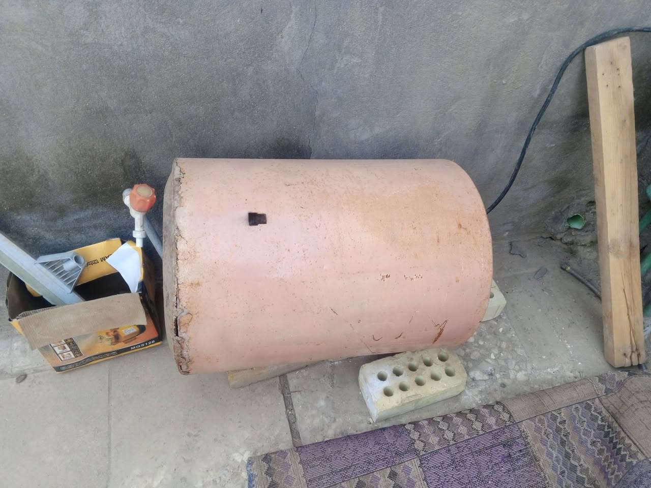 سخان تعليك شغال وهيتر واوتماتيك جدد حار جدا نفس البصورة  سعرة 15 الف قفل بسعر الهيتر مكاني بغداد *********** واتساب
