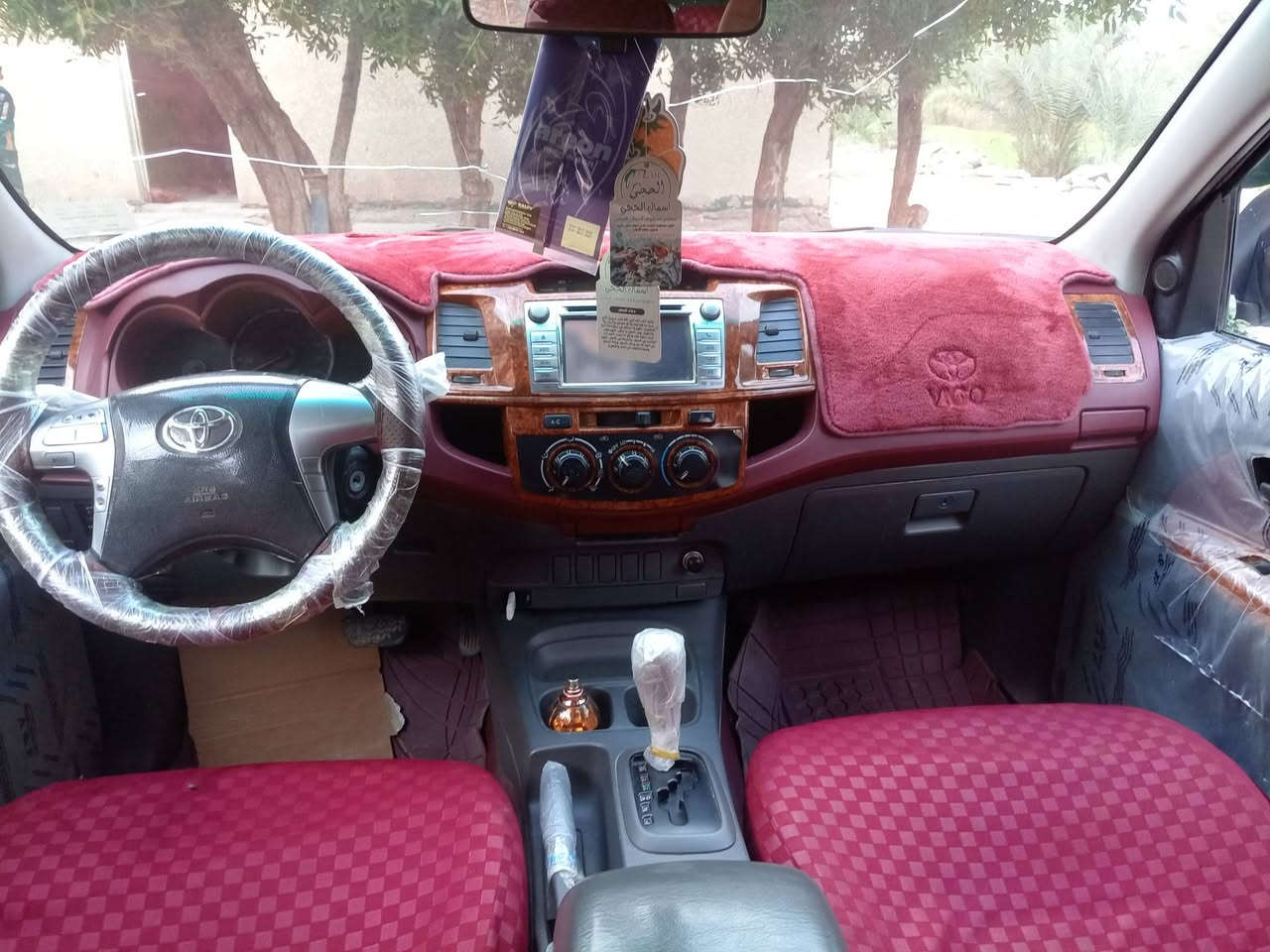 السلام عليكم 
البيع بيكم هايلوكس 2014 
وشاصي 19وحداديه وتخم تايرات وتبريد ومكينه كله وضع شركه 
الاستفسار الانتصال ***********
***********
