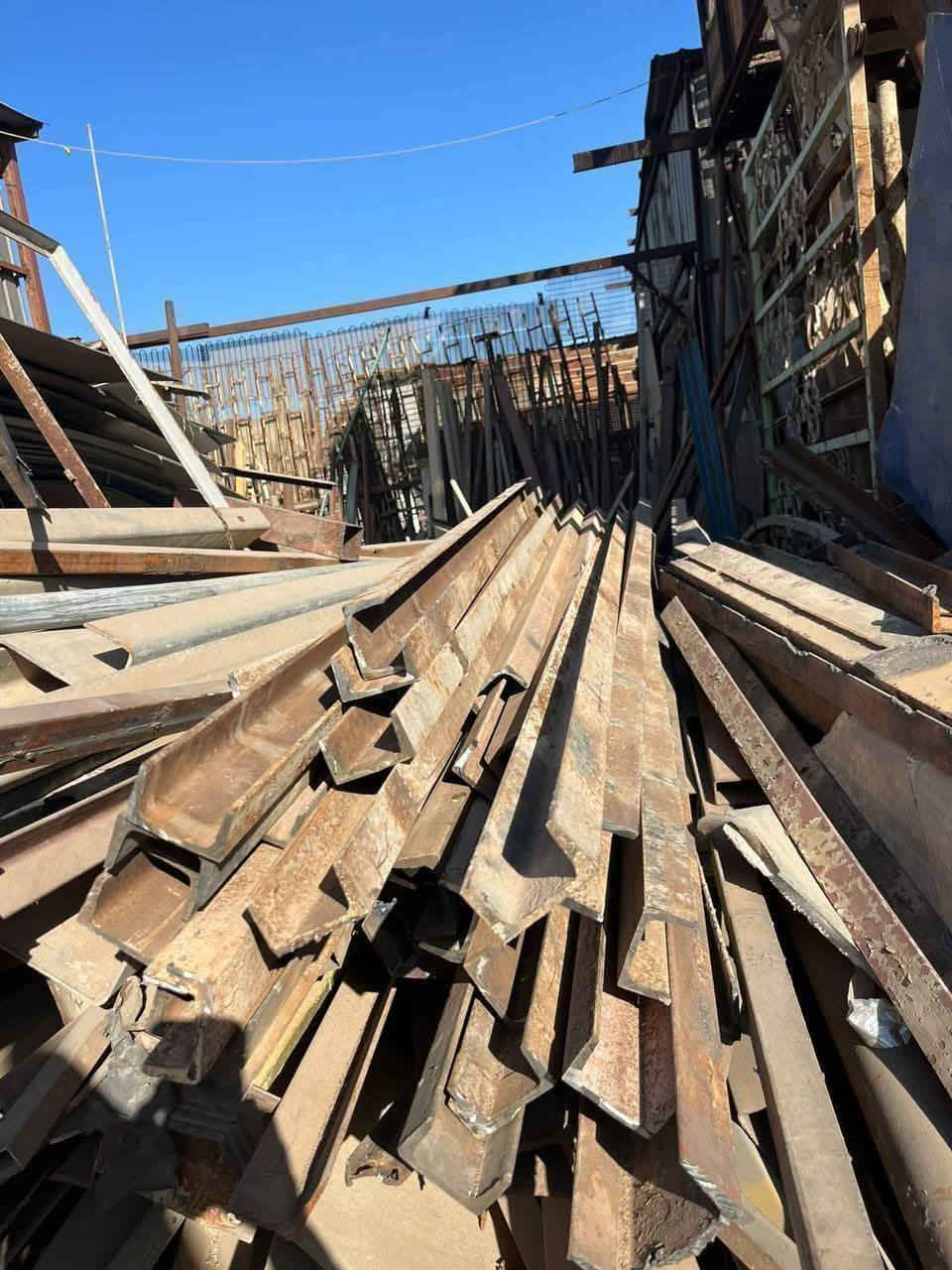 السلام عليكم من رخصة مدير الكرووب
اشتري جميع انواع الحديد الجديد والمستخدم
سندويج/جينكو/كيربي/بوري/شخاط/ شيلمان 
هاتف ***********
اشتري كافه أنواع الحقول والجملونات بس خابر والباقي علينا ..    
مع كادر للتفصيخ والنقل أين ماكنت 
عنوانه: بغداد
