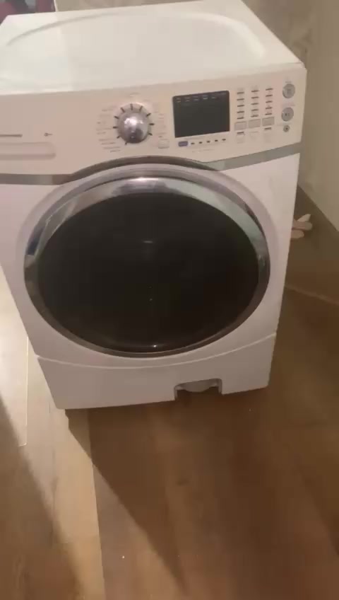 للبيع اتصل *********** غساله 22 كيلو
