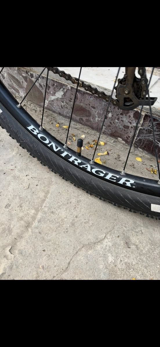 السلام عليكم للبيع دراجه ماركه Gray Fisher المصنعه بمصانع Trek الدراجه كل قطعه بيها مختومه بونتريكر بلاد من الوكاله وتكدرون تطابقون صورها بصور الوكاله مواصفات الدراجه سستم سرام X7 والنقال سرام X9 بريكات دهن دبل غاز من شركه 🦊FOX 🦊 والبطيخات ديور هم بلاد 
حجم الدراجه 29 تايرات بونتريكر وياله بونتريكر ركبه مختم بونتريكر كل قطع الدراجه من الوكاله بونتريكر بل كامل يعني حالك حال لصاعد Trek والدراجه كامله مكمله من كل النواحي نقص برغي ما بيها 

السعر 370 الف وبيها مجال 

المكان بغداد زيونة 

للتواصل واتساب /***********
