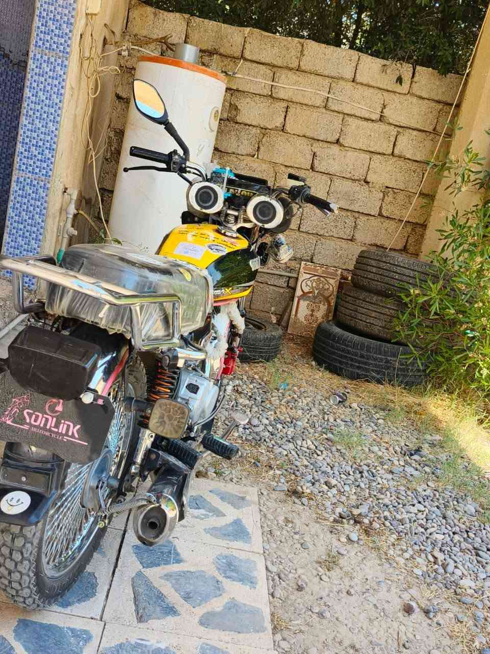 اسلام عليكم
1للبيع ماطور سولانك موديل 23
2محرك ما مفتوح كبس
وايرمنيه كهربائيات  كلها شغاله حته مسجل شغال
السعر 525 وبيه مجال رقم الهاتف #***********

