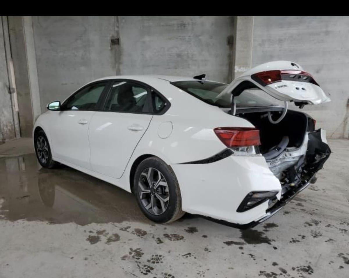 سلام عليكم فورتي م 2021 باسمي شرط التحويل صور الحادث بل منشور بدون ايرباك ماشيه 100 مكان السياره بغداد خلف مرور الرستميه السعر 145 وبيهه مجال جدا بسيط للاستفسار *********** 
***********
