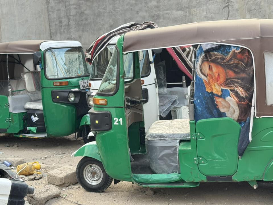 سلام عليكم تكتك بصره رقم سنويه  ثنين كفاله واحده مو كفاله  عنواني خمسميل رقم وسنويه ***********
