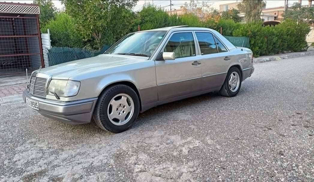 مارسدس للبيع موديل 92 سياره نظافه فول عايزه شويه ترتيب سنويه ضايعه شرط التحويل رقم اربيل محرك كير بطه 3000 تبريد شرط مكان كركوك شراي خابر ع رقم مامتواجد عل خاص ***********
