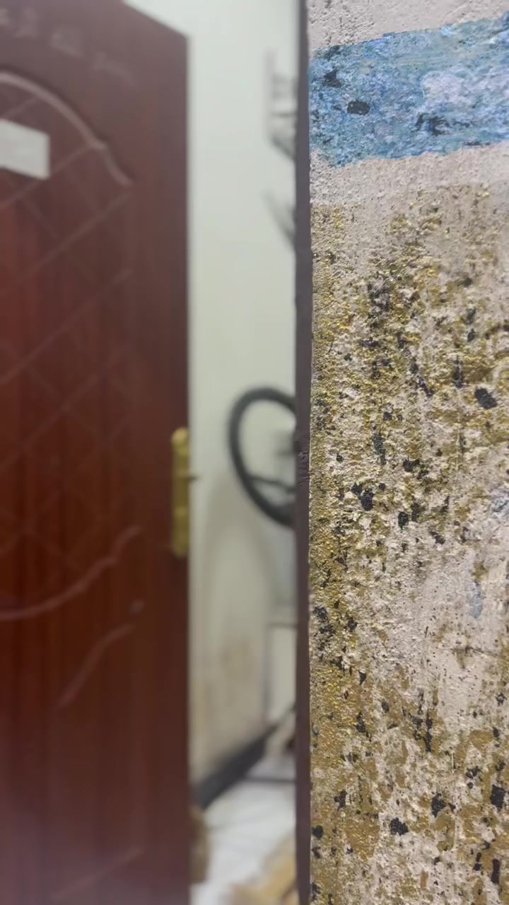 السلام عليكم
بيت مساحته 150م  بشارع النفط (حي الجوادين)بصف شارع أسواق حسين خيري قرب محل صالح أبو المولد البيت يتكون من غرفه واستقبال وصاله ومطبخ وتواليت خارجي وحمام داخلي كما موضح بل صور والفيديوهات السعر : 21 مليون بي مجال قليل وتدللون بيت نضيف ومرتب وهذا الرقم *********** اتصل أو ادخل خاص
