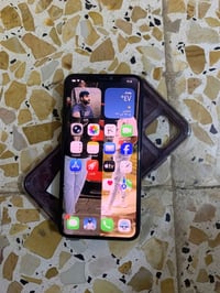 آيفون ١١ برو ماكس • نضيف • بطارية ٨٤