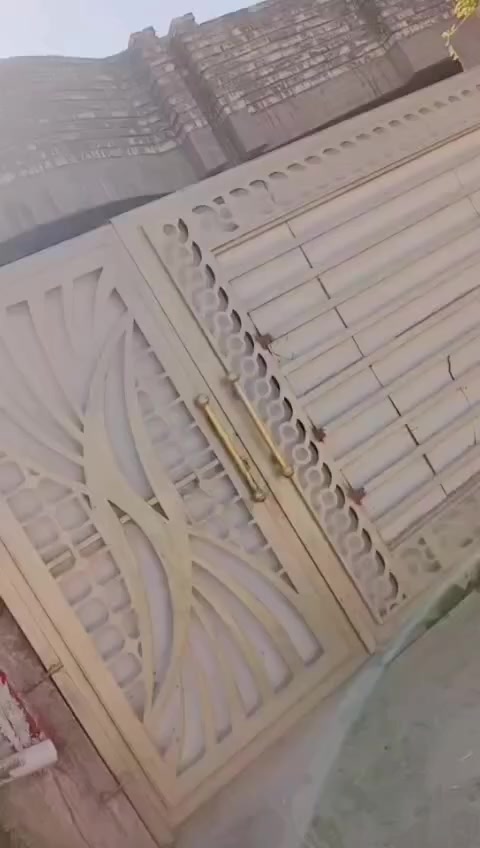 النزال 22الواجهه 8  متر  مساحه 200غرفتين نوم كامل من عده الارضيه والواجهيه سعره 90 وبي مجال و عمله مع صاحب الارض 
موقع دوره هورجب بازين خانه محطت اضواء
***********اثير
***********كورك
