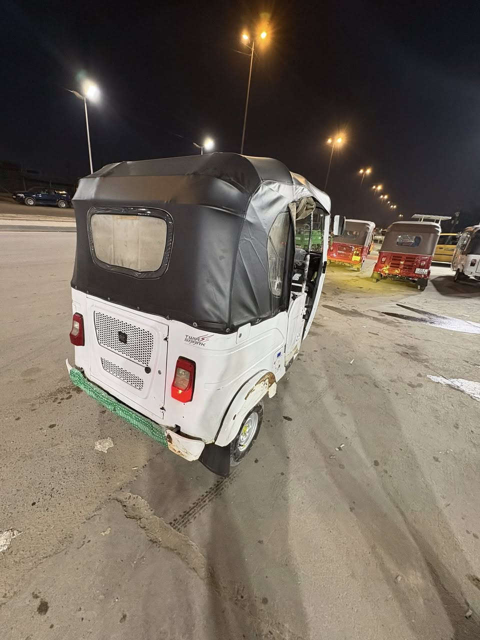 سلام عليكم تكتك موديل 2021تكتك نضيفه وخير من الله تجفيت بوشه وبستم فقط مامشروكه بسمي تحويل ثاني يوم خير من الله لا تنقيص ولا تبخير كامله كبل الشارع 
مكاني بغداد شعب 
وهاذا رقمي ***********
سعر (سبعه ونص )(7500) وبيه مجال
