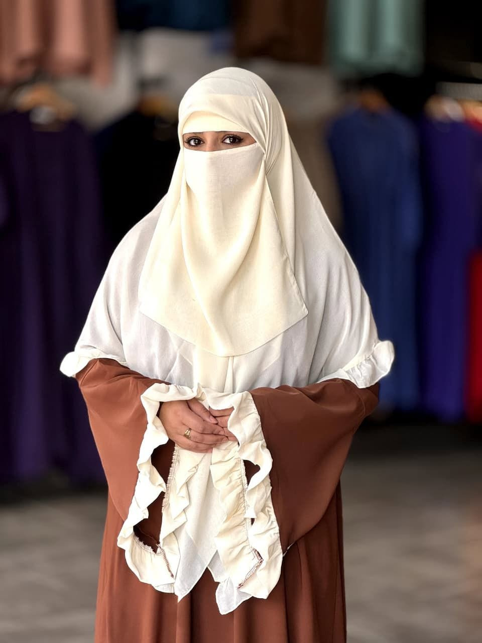 نقاب النور niqab elnoure 
يتكون من قطعتين 🥰
النقاب 45 cm على 36 cm
و فولار كشكشة متر و نصف على متر و نصف 💞
بثوب مارينا🧵


**إذا كنت صاحب هذا الإعلان وتريد حذفه لأي سبب، رجاءا أرسل رسالة إلى الدعم الفني**