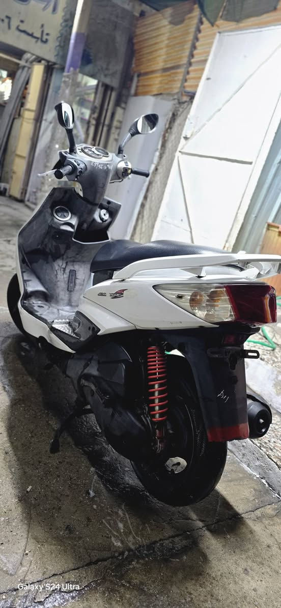 مكلف بل نشر السلام عليكم شباب دراجه للبيع مكفوله من كلشي نضيفه وصار اقل السنه من نازله رمبه جيب وياك فيتر وتعال افحص رقم صاحب الدراجه *********** بغداد الشعب السعر900 الف
