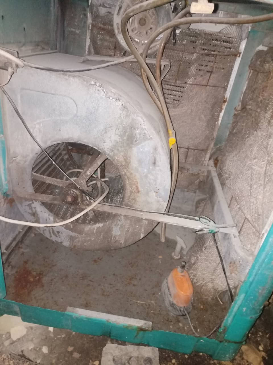 سلام عليكم مبردة البيع حجم ثنين ونص الحجم الجبير 
سعر 75
للتواصل مراسلة الصفحة أو رقم ***********
