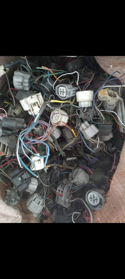 ادوات جديده ومستخدمه. 
غسان الكهربائي 
ديوانيه مركز المدينه 
للاستفسار. 
***********
