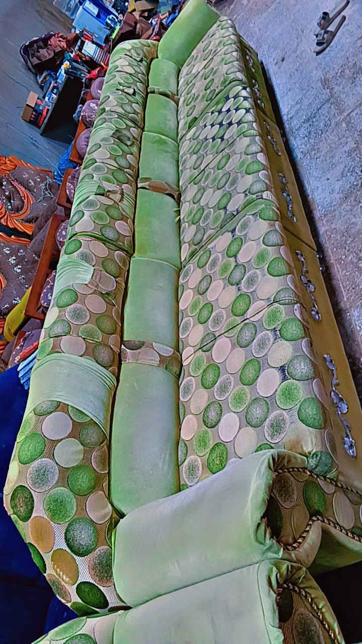 ديوان 12 مقعد تسكام نظيف كلش تسكام سعر 275 الف توصيل داخل النجف موجود ***********
