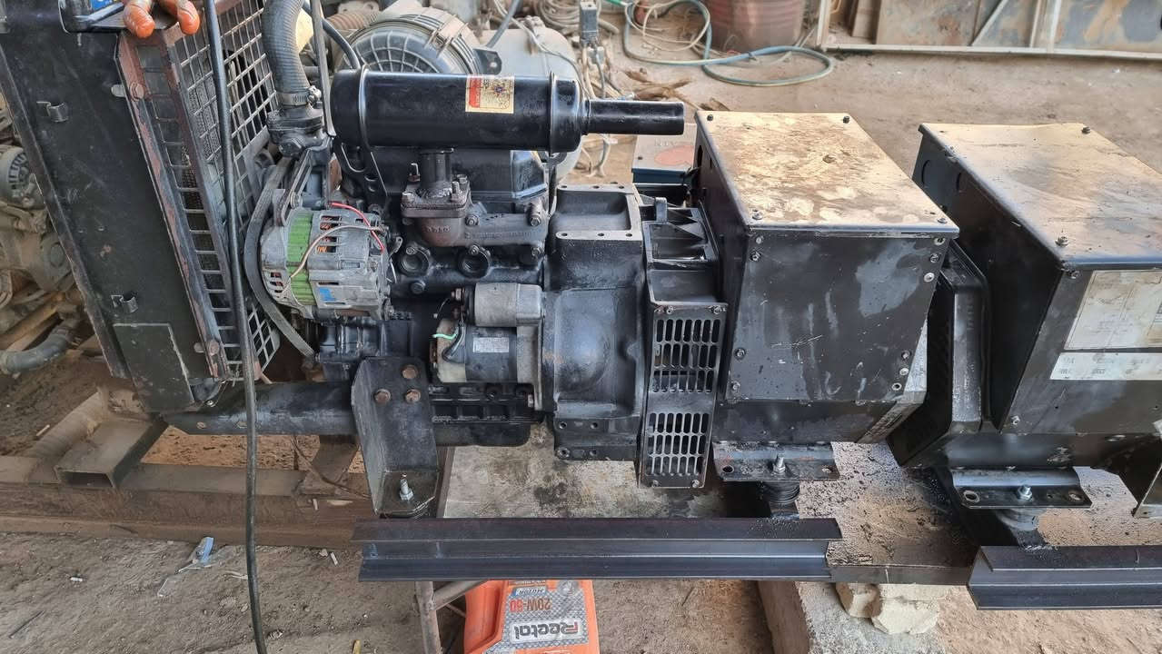 مولدات 3 يانمر بلادي وحد 30كيفي و12ونص كيفي ثنين حاويه مكانها واسط العزيزية \\***********《《***********
