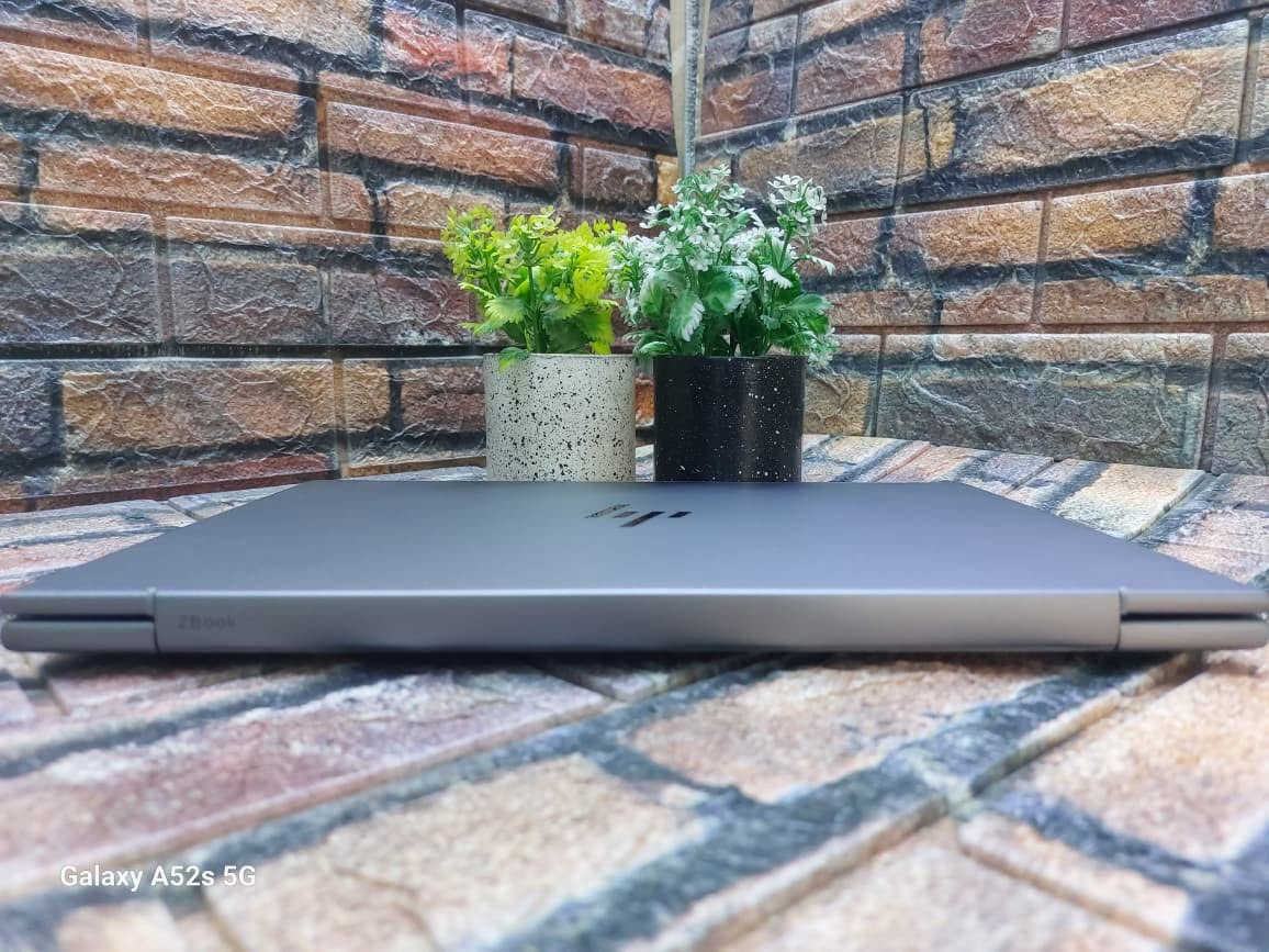 🔥 HP ZBook 8 G1a | 14" 🔥
لو بتدور على جهاز فئة رجال الأعمال والمحترفين، يجمع بين القوة والفخامة وخفة الوزن، فـ الـ ZBook الجديد معمول عشان يديك أداء جبار في أي شغل من غير ما يثقل عليك في التنقل. 💼⚡
━━━━━━━━━━━━━━━━━━
💻 الموديل: HP ZBook 8 G1a – 14 Inch
🚀 المعالج: AMD Ryzen AI 9 HX PRO 375
معالج جيل جديد بأداء قوي جدًا، سواء شغل شركات، برامج تقيلة، تصميم أو مونتاج.
🧠 الرامات: 16GB DDR5
سرعة واستجابة ممتازة مع تعدد البرامج والمهام.
💾 التخزين: 1TB M.2 SSD
مساحة كبيرة وسرعة خرافية في فتح الويندوز والبرامج.
🎨 كارت الشاشة: AMD Radeon 8GB Dedicated
يشغل برامج الجرافيك والتصميم والمونتاج بكفاءة عالية.
🖥️ الشاشة: 14" FHD+
ألوان جميلة وصورة واضحة وتفاصيل ممتازة.
⌨️ إضاءة كيبورد: Backlit Keyboard
استخدام مريح حتى في الإضاءة الضعيفة.
━━━━━━━━━━━━━━━━━━
✅ جهاز فئة Workstation احترافي
✅ مناسب للشغل التقيل والتصميم والمونتاج
✅ خامات فخمة وجودة تصنيع ممتازة
✅ خفيف وسهل التنقل
✅ أحدث تقنيات AMD AI
💎 مش مجرد لابتوب... ده جهاز معمول للناس اللي شغلها محتاج أداء محترم وشكل يليق بيها.
🔥 HP ZBook 8 G1a هيبة الـ ZBook المعروفة... لكن بجيل أقوى وأذكى من أي وقت فات. 👑💻
📍 للتواصل والحجز:
📞 01022375726
📍 العنوان: المهندسين – شارع جامعة الدول العربية
🚇 قريب من محطة مترو جامعة الدول العربية
🚚 شحن وتوصيل لكل المحافظات
🛡️ ضمان 6 شهور – أول شهر استبدال كامل


**إذا كنت صاحب هذا الإعلان وتريد حذفه لأي سبب، رجاءا أرسل رسالة إلى الدعم الفني**