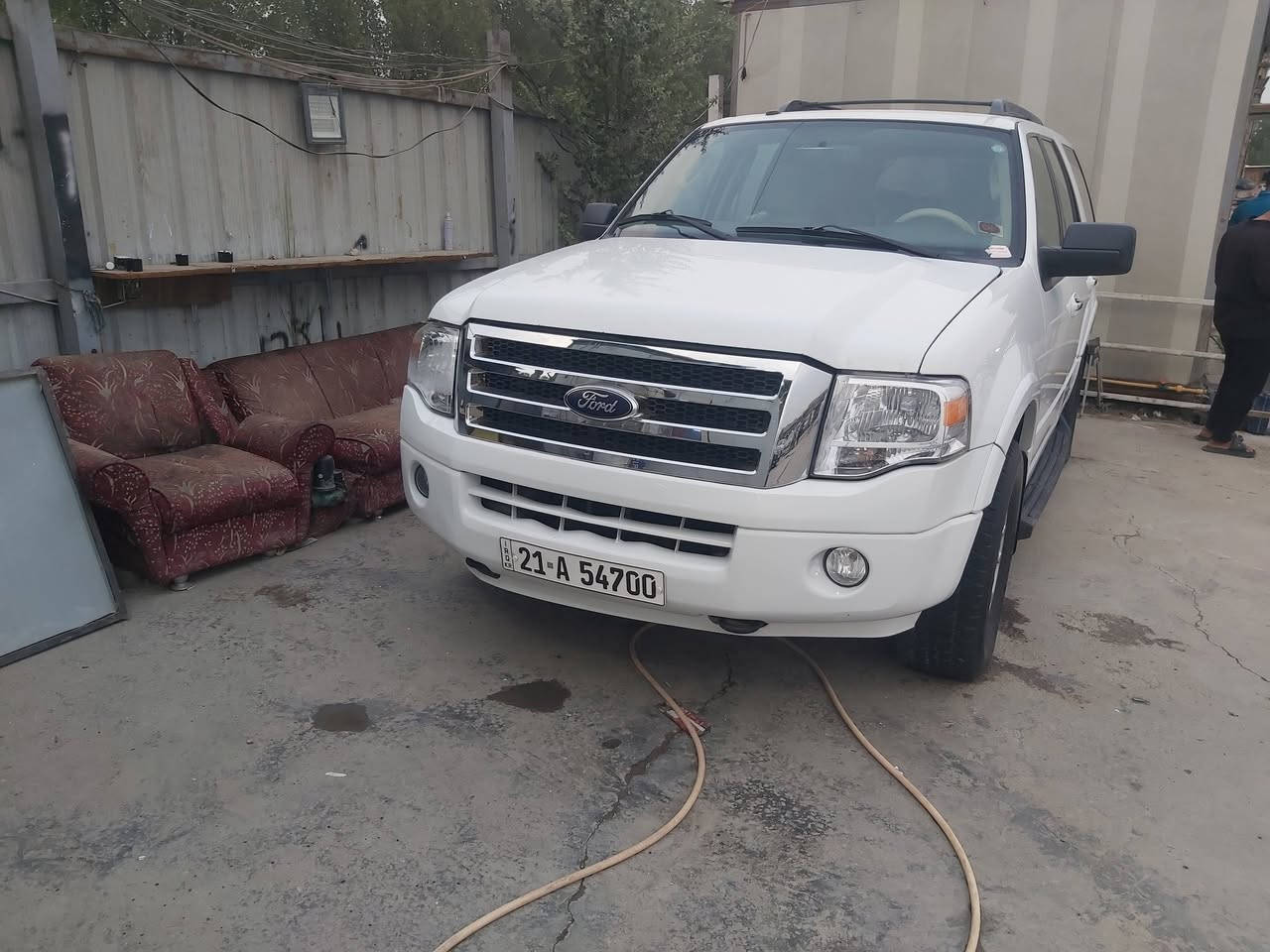 فؤرد اكسبديشن ٢٠١٢خليجي وكالة نيفا  X  صبغ بنيد وجاملغ بدون ضربه
محرك ٨ سلندر حجم 5.4 محرك مرغوب
گير و محرك بشرط  مابي عطل و صرف و دخان و صوت بشرط 

سياره حيل نضيفه  جديده 
(  - داخل اصفر - ٧ راكب - كشن كهرباء -تبريد مركزي ٣ قطع - سكليتر كهرباء - كود باب - حساس - كاميرا - تك اكسل -فوليوم - تحديد سورعه )
٤ تايرات ويل جديد   سياره بدون مصرف جديد
سنوي جديد بأسمي تحويل و غرامه بشرط 
گير و محرك و كهربايات كله بشرط 
السيارة باسمي سنوية حتى ٢٨ و هزة و الفحص كلهم جديدة  تريد التحويل او وكالة نفس يوم  حاضر 
مكان -  الدوره حي الصحه     سعر: 140$
هاتف 📞 📞📞***********
