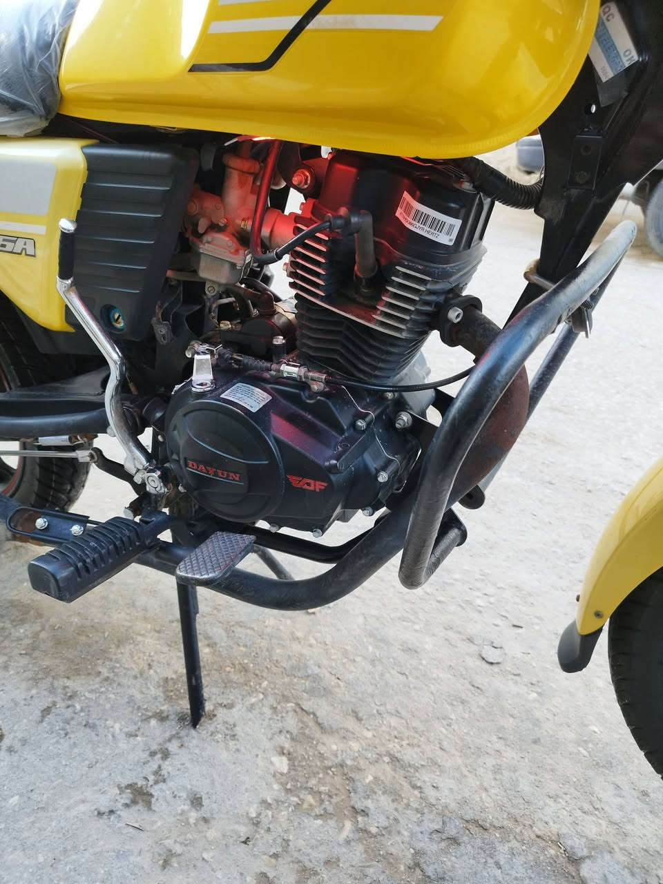 السلام عليكم ديون نفخ اوراق أصولي  موديل 2022مكينه 150 الدراجه كفاله عامه مابيه اي نقص الدراجه جاهزه من كلشي كهربائيات كلهه شغاله 💛***********💛
