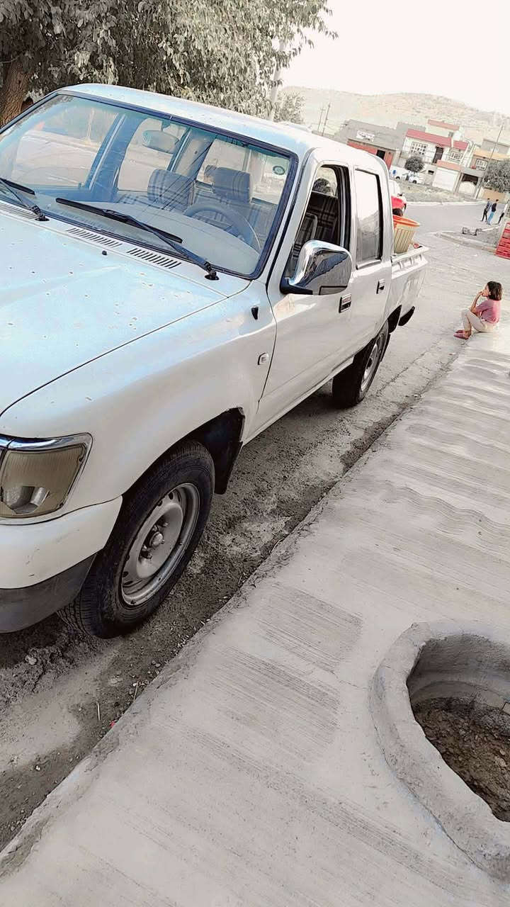 ئەدمیرال 2005 تەبرید پاوەر بۆیاخ نیە کامل مەسرەفی کراوە سیارەکە بێ مەسرەفە هەموو گیانی بەشەرت گێر مەکینەئەکسل بەشەر فیتەر    52 گەڵا مەعامەڵا برایانە ڕەقم***********
