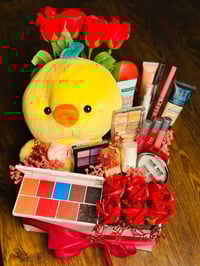 بوكس فالنتاين • بطة صفراء كبيرة • مايبيلين كريم أساس