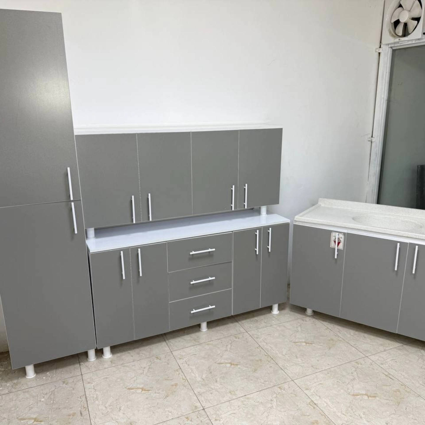 كاونتر متر ونص ارضي والملحق مترونص + ڤاترينا 50 سم 
السنك متر و20 مرمر

الحجز والاستفسار مراسله الصفحه او واتساب ***********
#اكسبلورر #متابعه #فولو #مشاهير_العراق  #محافظات_العراق
