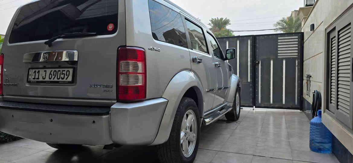 السلام عليكم
دوج نترو 2011 للبيع
السيارة خليجية مكفولة 
بدون صبغ بدون تبديل بدون بارد
فول مواصفات للاخير￼
فتحة سقف  
فور ويل

مكان بغداد المنصور
***********
***********
