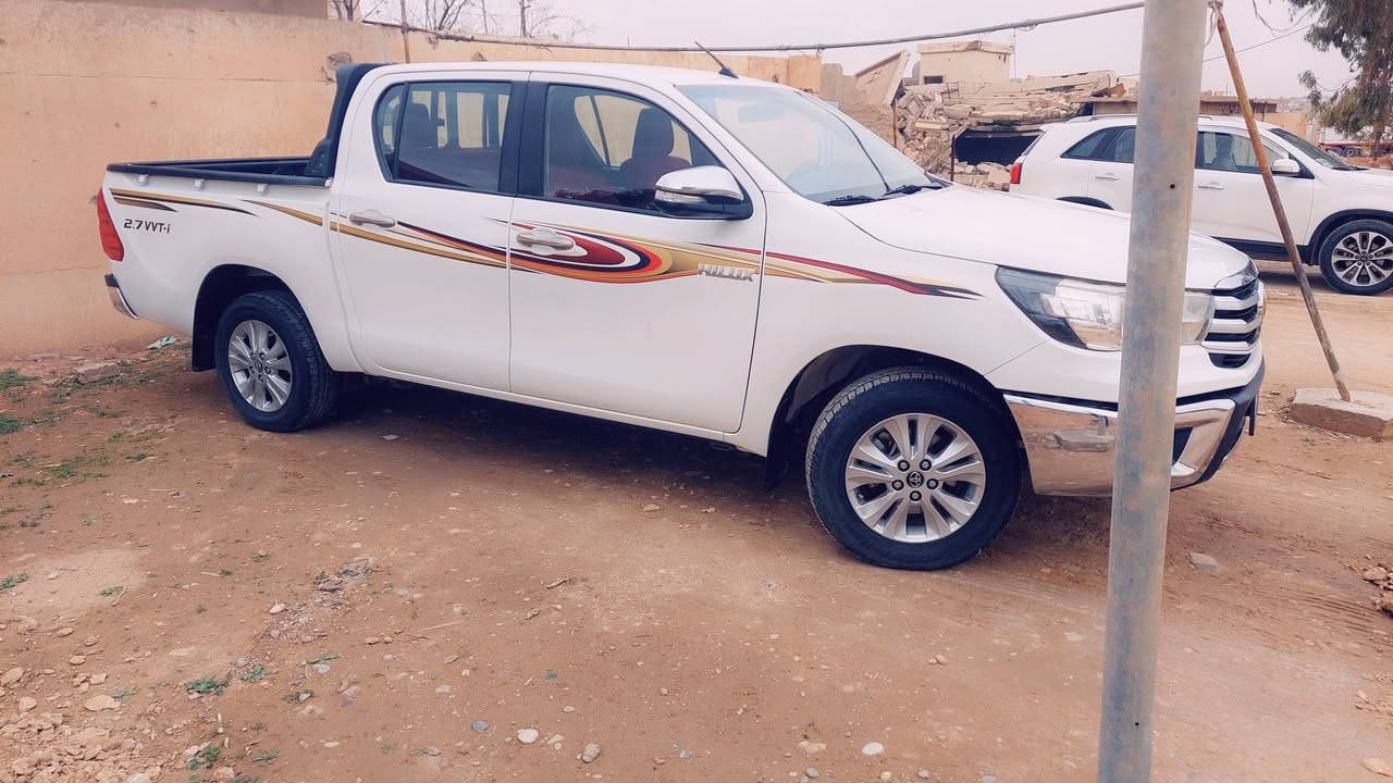 السلام عليكم ورحمة الله وبركاته
للبيع هايلوكس موديل ٢٠١٦ 
شركة سيدنارو 
كير اتوماتيك 
قطعتين تبريد 
طخم تاير جديد
تبريد وتدفئة شغال
والباقي موصفات المعلومة 
الملاحظات على الاتصال 
*********** 
***********
مراسلة او الاتصال على الواتساب
