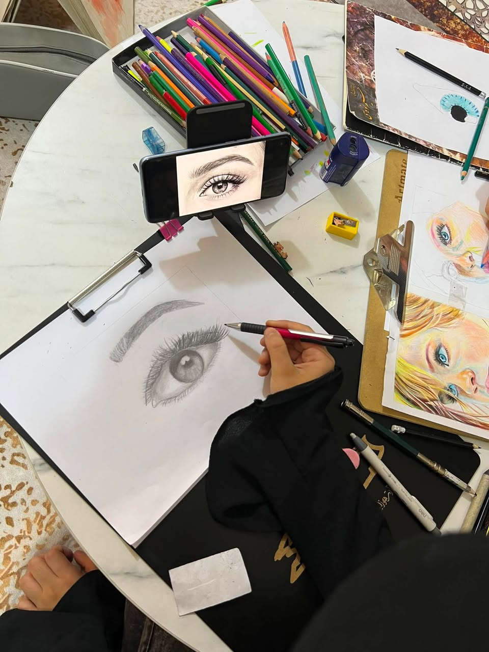 تطور طلابي خلال شهر واحد
نعلن عن فتح باب التسجيل في دورة الرسم، حيث راح تتعلم خطوة بخطوة بأسلوب سهل وممتع، من أساسيات الرسم إلى تنفيذ رسومات جميلة باحتراف.

✨ الدورة مناسبة للمبتدئين والموهوبين
📍 المقاعد محدودة، والحجز يبدأ من الآن.

للحجز والاستفسار راسلونا عبر الوتساب***********
