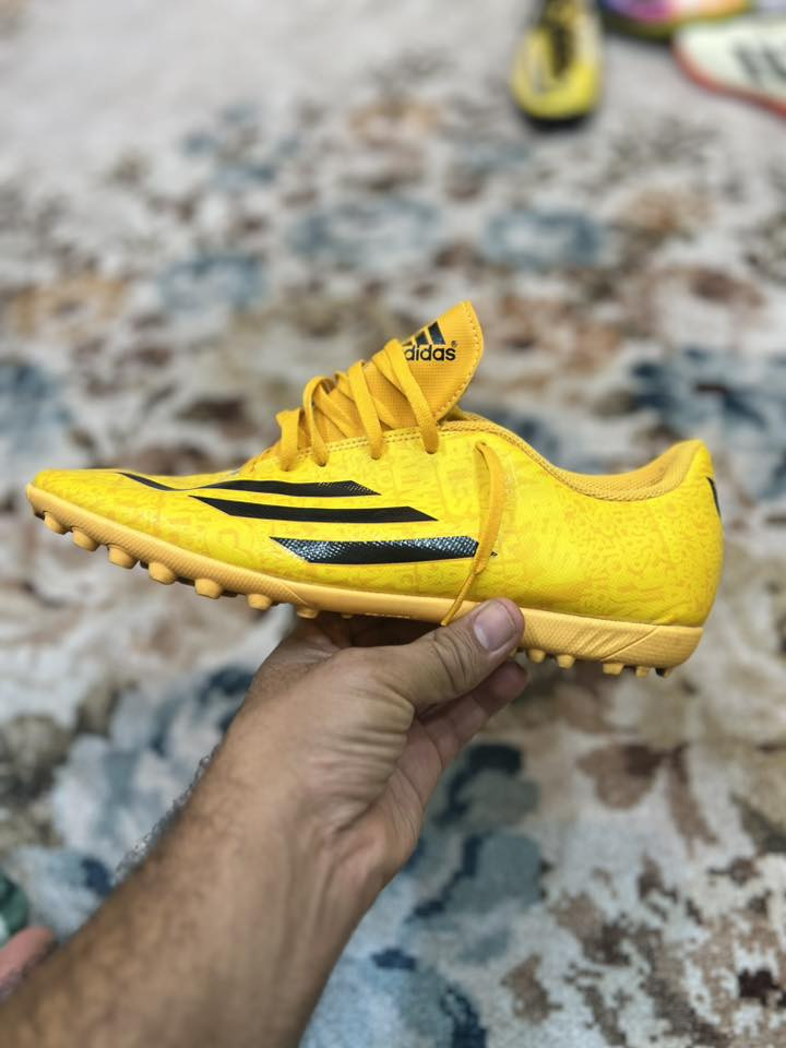 اديداس بالة اصلي 
قياس 44
تخفيضات 
40الف مع التوصيل 
للحجز ***********
